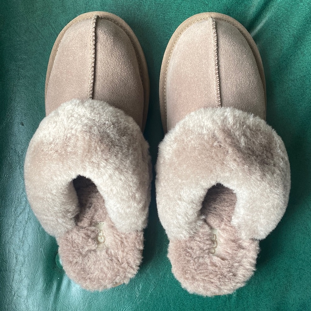 UGG Cozy II Slippers in Caribou